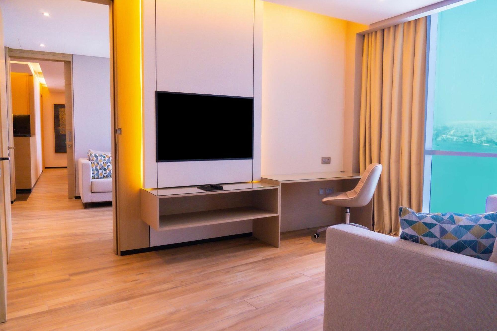 Hilton Bahrain Hotell Manama Exteriör bild A room at the hotel