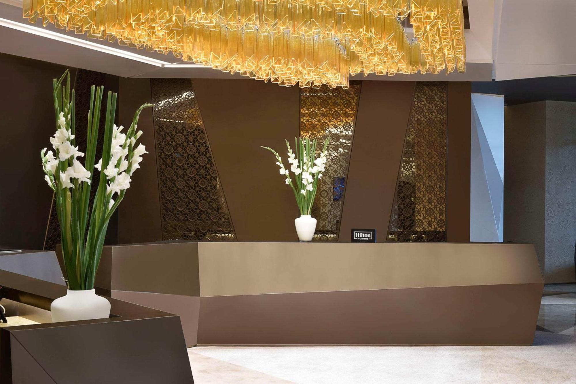 Hilton Bahrain Hotell Manama Exteriör bild The lobby of the hotel