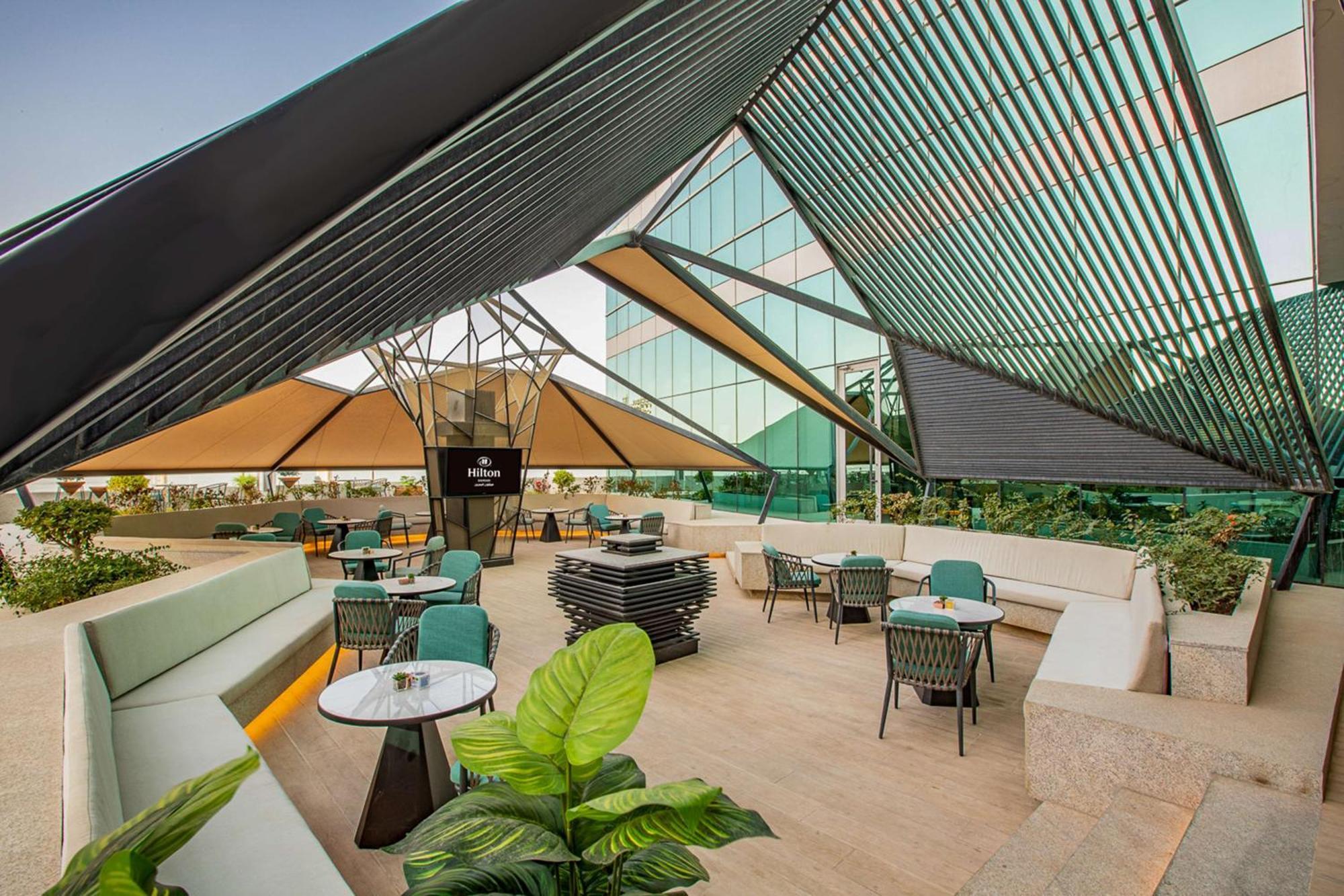Hilton Bahrain Hotell Manama Exteriör bild The Sky Bar